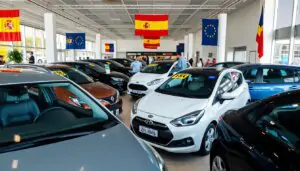 Voitures les moins chères d'Espagne exposées dans un concessionnaire à Madrid