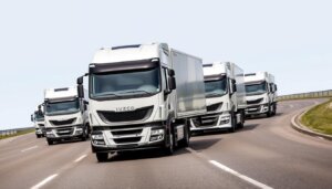 Nouvelle gamme de camions Iveco S-Way sur route avec technologie et innovation dans les nouveaux modèles de camions Iveco