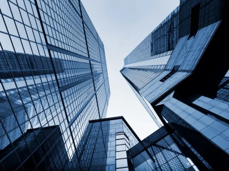 Immobilier locatif ou SCPI : quelle option privilégier en cas de manque de temps ?
