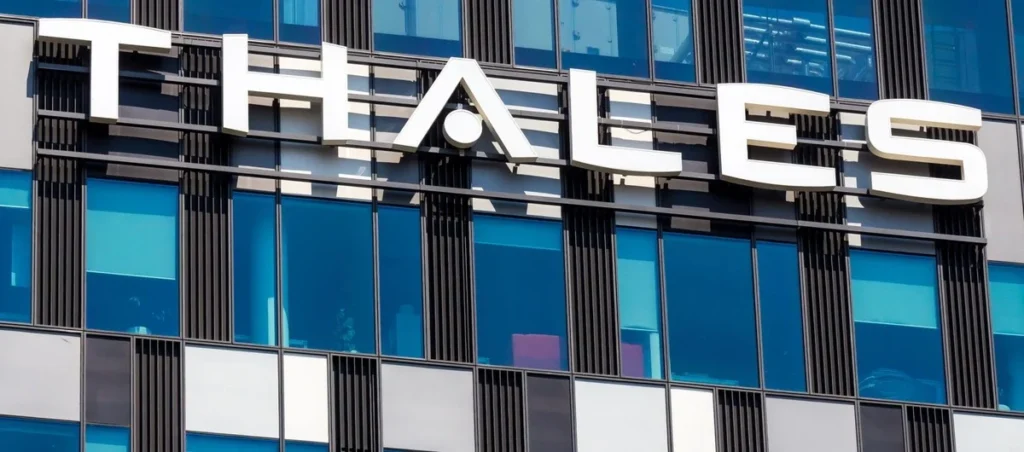 Bâtiment technologique de Thales représentant les activités de défense et d'aérospatial
